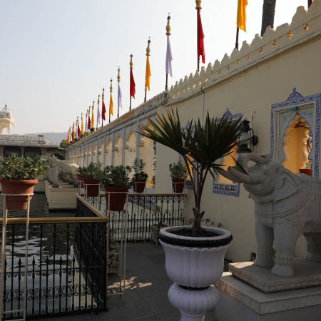 India, Rajasthan, Udaipur - Jag Mandir Palace - Lake Garden Palace (00:01:04)