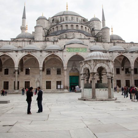 Turkey, Marmara, Istanbul, Sultan Ahmed Mosque (Blue mosque) - courtyard