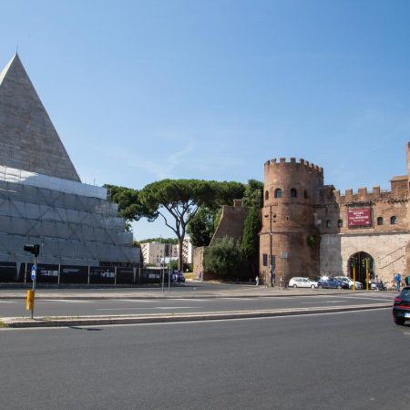 Italy, Rome, Roman gate, Porta Paolo (00:01:08)