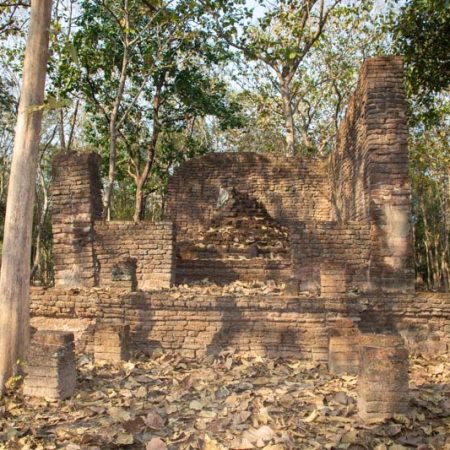 Thailand, Kamphaeng Phet - Wat Phra Non (00:00:48)