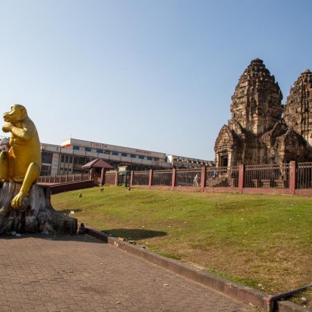 Thailand, Lop Buri - Phra Prang Sam Yot Temple (00:02:18)