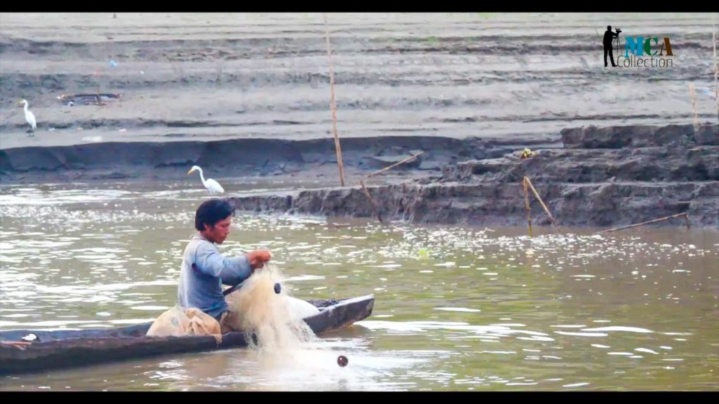 Peru, Traditional – fishing in the Amazonas High-Quality Images & Videos The MCA Collection