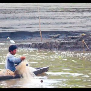 Peru, Traditional – fishing in the Amazonas High-Quality Images & Videos The MCA Collection