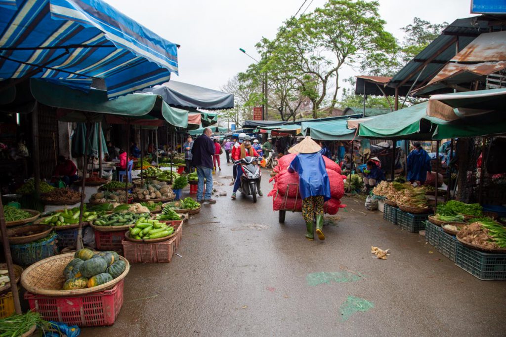 Vietnam, Market – Hue High-Quality Images & Videos The MCA Collection
