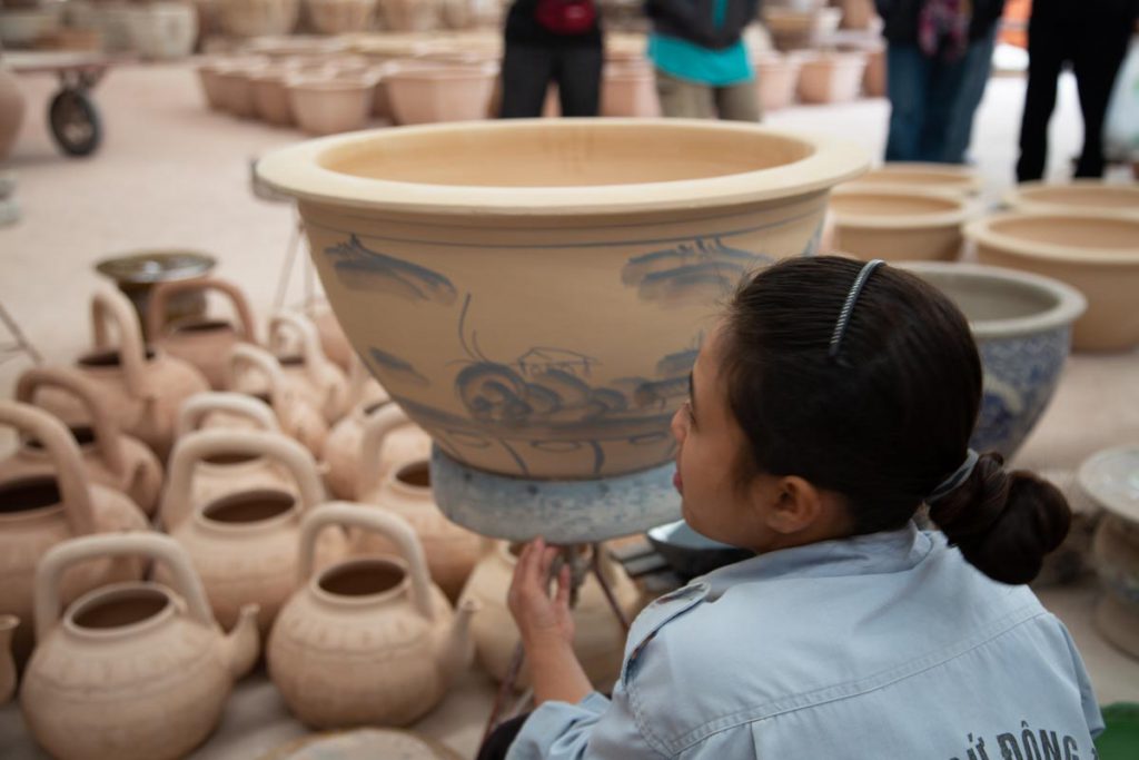 Vietnam, traditional work – Dinnerware decoration High-Quality Images & Videos The MCA Collection