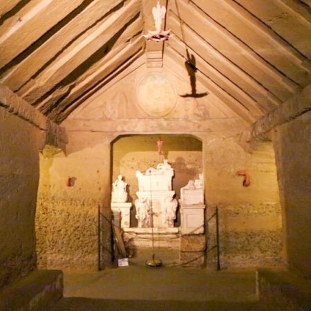 Italy, Perugia, Hypogeum of the Volumnus family - Roman-Etruscan tomb (00:01:51)