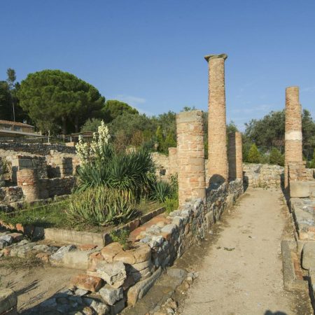 Italy, Sicily - Ancient Tyndaris - Roman Villa (00:02:45)