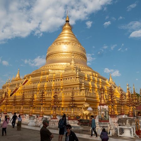 Myanmar, Bagan - Shwezigon Pagoda (00:06:00)
