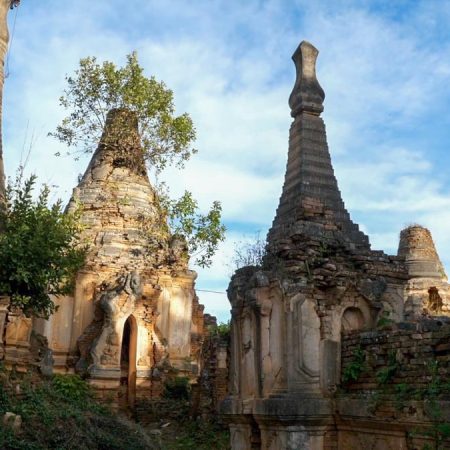 Myanmar, Inle Lake - Indein - Ancient Shwe Inn Thein pagodas (00:03:05)