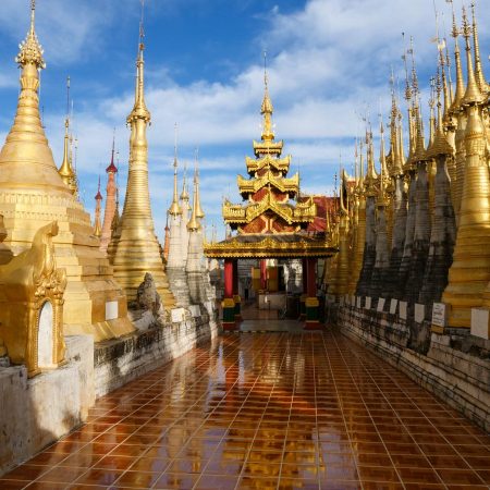 Myanmar, Inle Lake - Indein - Nyaung Ohak pagodas (00:02:05)