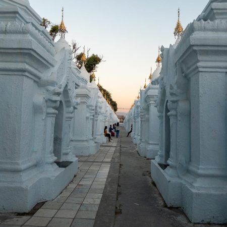 Myanmar, Mandalay - Kuthodaw Pagoda (00:03:23)