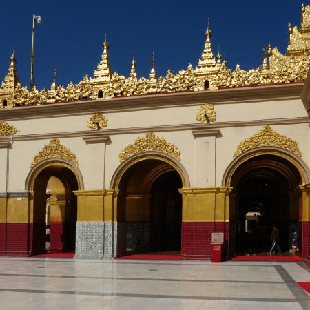Myanmar, Mandalay - Mahamuni Buddha Temple (00:03:28)