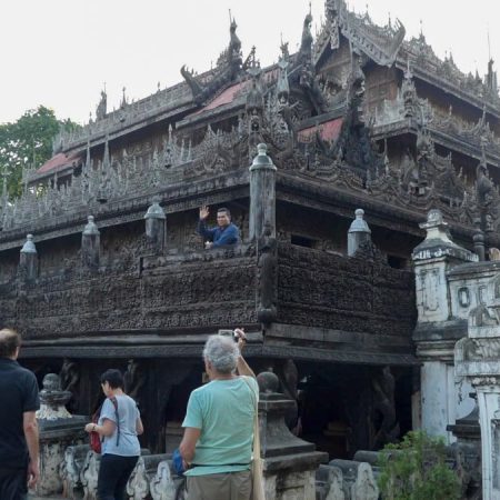 Myanmar, Mandalay - Shwenandaw Monastery (00:02:42)