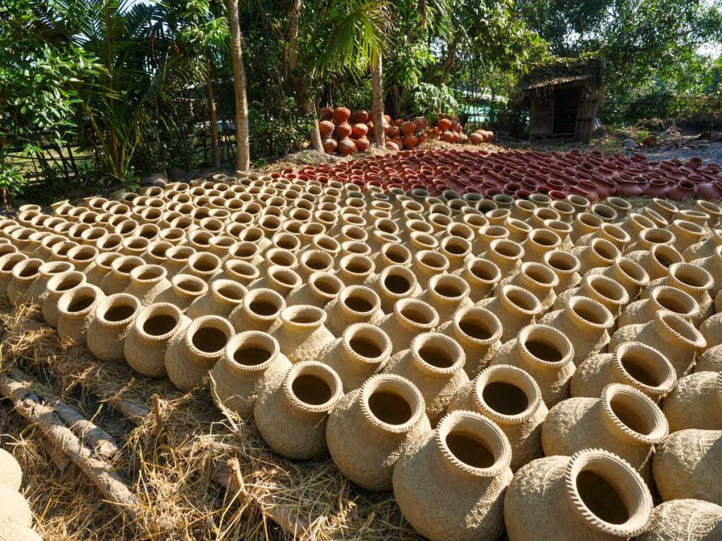 Myanmar, traditional – Ceramic factory creating tableware High-Quality Images & Videos The MCA Collection