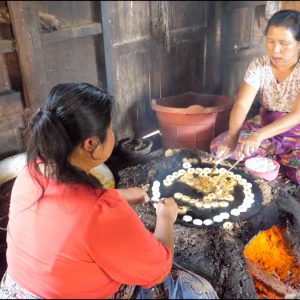 Myanmar, traditional – Inle Lake – Preparation of snacks from liquid sugar High-Quality Images & Videos The MCA Collection