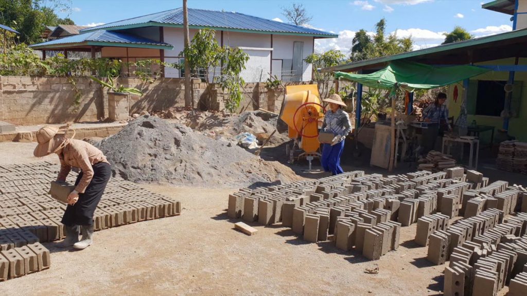 Myanmar, traditional – Preparation of concrete blocks High-Quality Images & Videos The MCA Collection