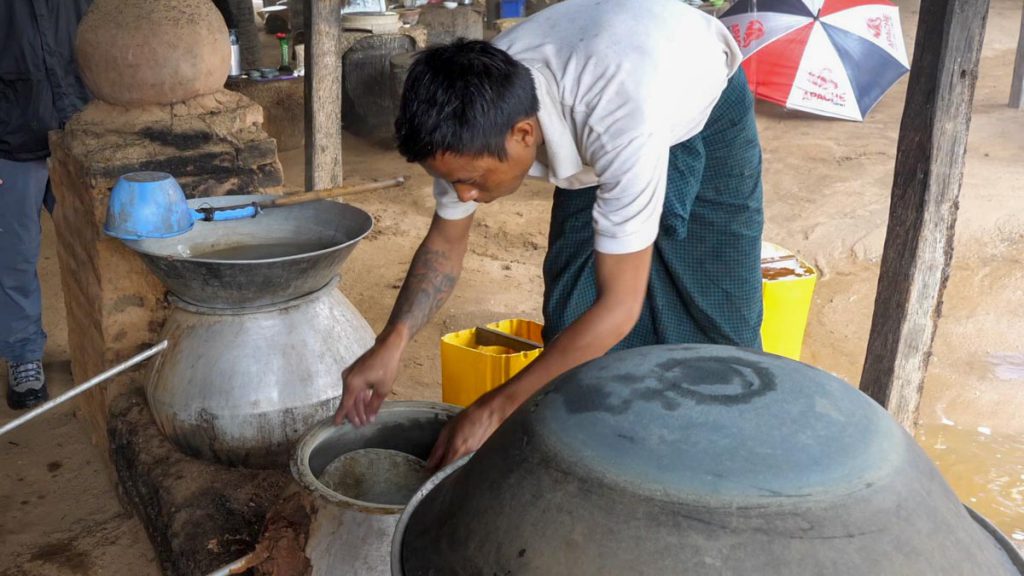 Myanmar, traditional – Preparation of plam liquor, from toddy plam trees High-Quality Images & Videos The MCA Collection