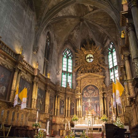 France, Avignon - Saint Pierre Church (00:01:00)
