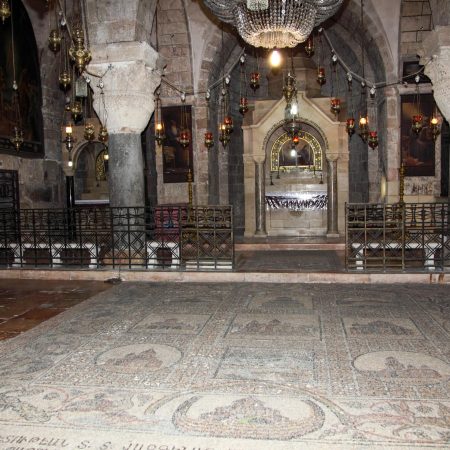 Israel, Jerusalem - Church of the Holy Sepulchre - Chapel of Saint Helena (00:00:57)