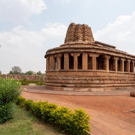 India, Karnataka, Aihole - Durga Temple (00:10:58)