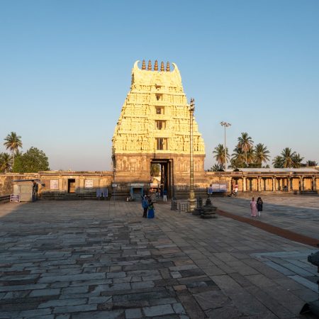 India, Karnataka, Belur - Chennakeshava Temple (00:06:12)