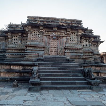 India, Karnataka, Belur - Chennakeshava Temple complex - Kappe Chennigraya Temple (00:00:39)