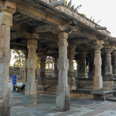 India, Karnataka, Belur - Chennakeshava Temple complex - Soma nayaki Temple (00:00:38)