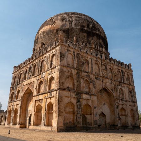 India, Karnataka, Bidar – Ashtur – Mausoleum of Mahmud Shah Bahmani (00:01:48) India, Karnataka, Bidar - Ashtur - Mausoleum of Mahmud Shah Bahmani (00:01:48)