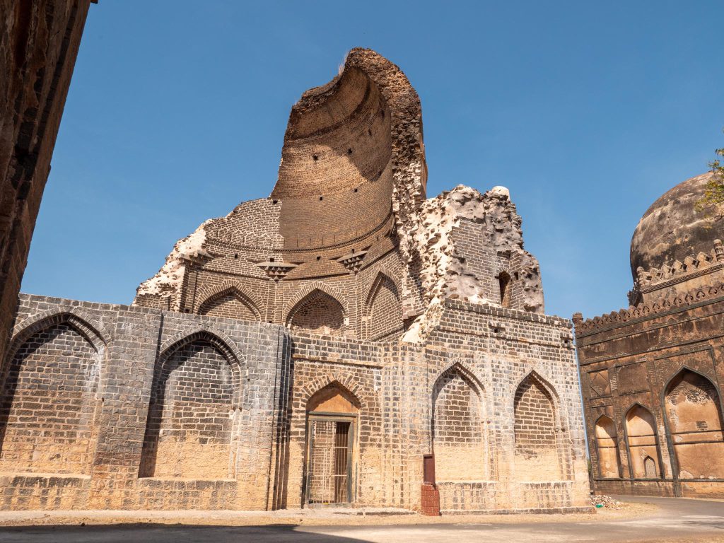 India, Karnataka, Bidar – Ashtur – Mausoleum of Sultan Nizam Shah (00:00:46) India, Karnataka, Bidar – Ashtur – Mausoleum of Sultan Nizam Shah (00:00:46) High-Quality Images & Videos The MCA Collection