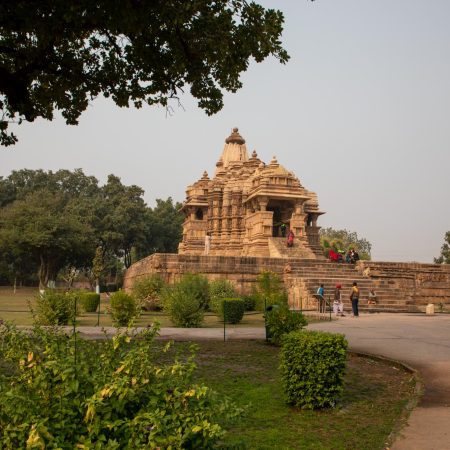India, Madhya Pradesh - Khajuraho - Chitragupta Temple (00:06:17)