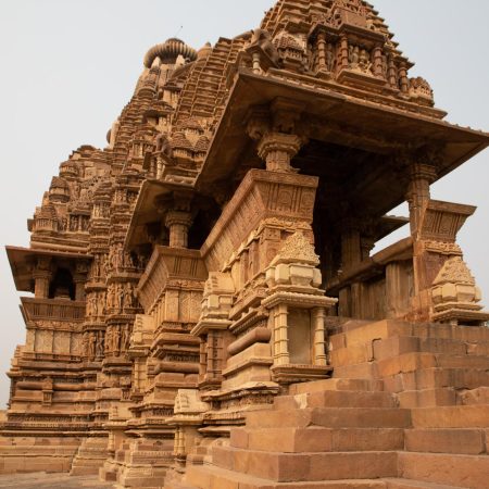 India, Madhya Pradesh - Khajuraho - Vishanatha Temple (00:07:38)