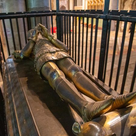 England, Canterbury cathedral - Tomb of Edward Plantagenet (Black Prince) (00:00:32)