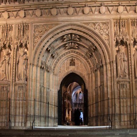 England, Canterbury cathedral - Chancel (00:00:24)