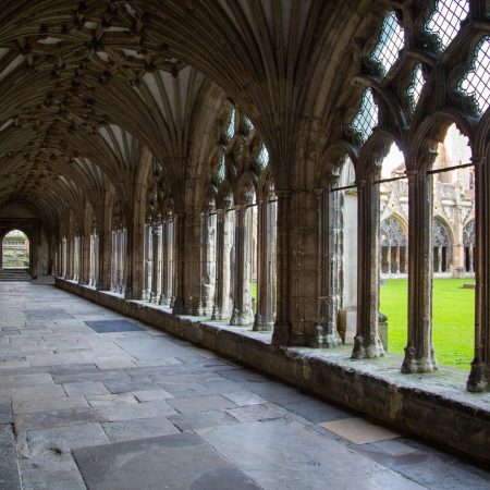 England, Canterbury cathedral - Cloister (00:01:30)