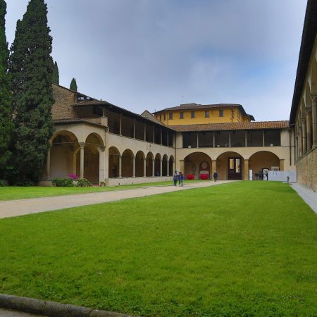 Italy, Florence – Basilica Santa Croce – 1st Cloister (00:01:17) Italy, Florence - Basilica Santa Croce - 1st Cloister (00:01:17)