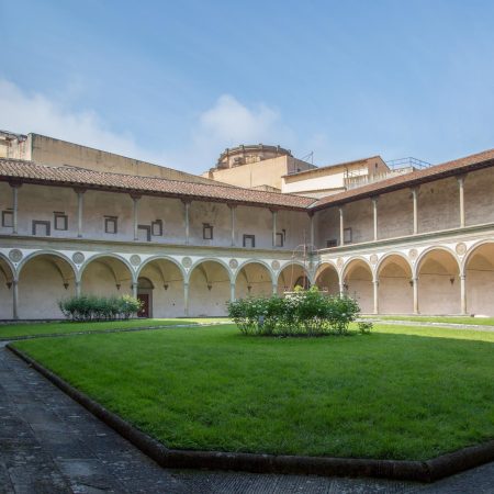 Italy, Florence – Basilica Santa Croce – Cloister (00:01:10) Italy, Florence - Basilica Santa Croce - Cloister (00:01:10)