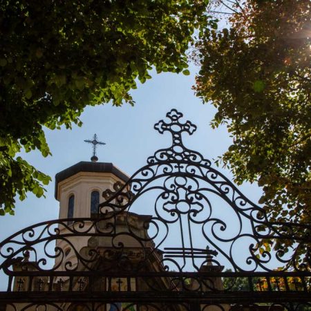 Bulgaria, Ruse - Holy Trinity Cathedral (00:01:28)
