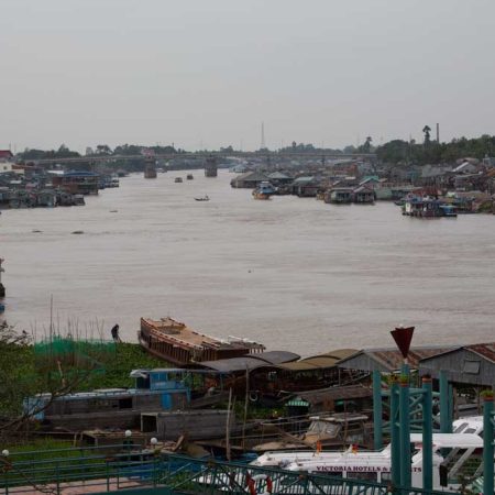 Vietnam, Life along the Mekong River (00:25:04)