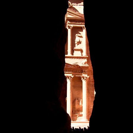 Jordan, Petra – Siq (00:01:24) Jordan, Petra - Siq (00:01:24)