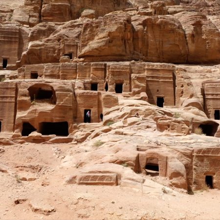 Jordan, Petra – Tombs 1 (00:00:35) Jordan, Petra - Tombs 1 (00:00:35)