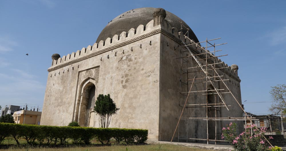 India, Karnataka, Gulbarga(Kalaburagi) – Mausoleum of Hassan Gangu Shah High-Quality Images & Videos The MCA Collection