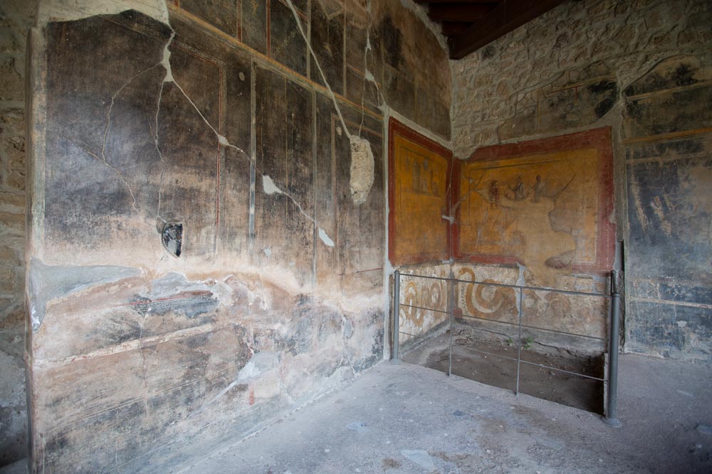 Italy, Pompeii, House of the Gilded Cupids, room with frescoes2 High-Quality Images & Videos The MCA Collection